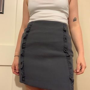 Grey loft skirt with ruffle